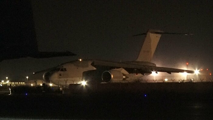 スーダンから退避した日本人とその家族を乗せた自衛隊機(ジブチ・4月24日)