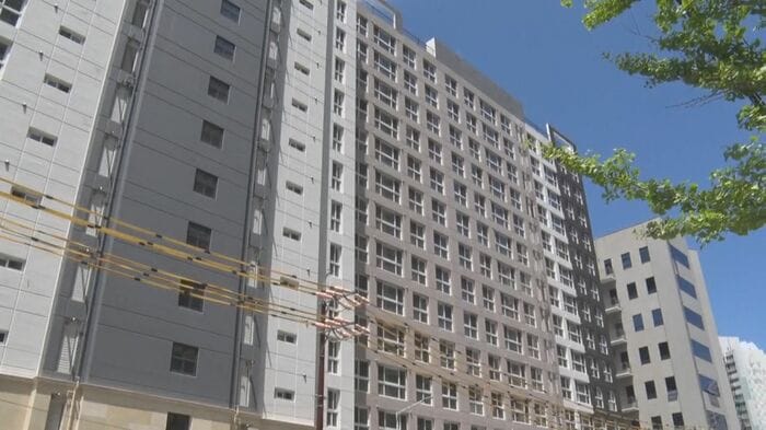 釜山市内のマンション 住んでいるのは107世帯中2世帯のみ
