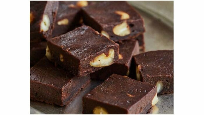 焼きイモブラウニー（『植物生まれのフライパンおやつ』から抜粋）