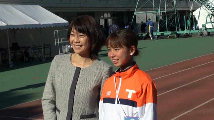 高橋尚子さん(左)と不破聖衣来(右)
