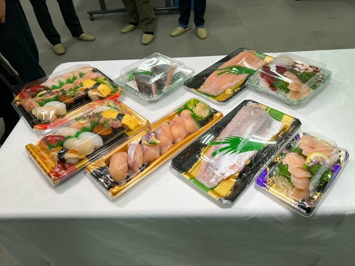 陸上養殖したベニザケの寿司など(提供:NTT東日本)