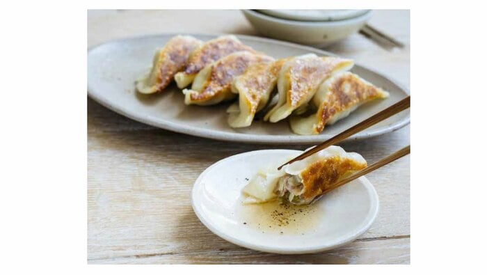 春キャベルみそギョーザ（『ぱぱっとととのえごはん』から抜粋）