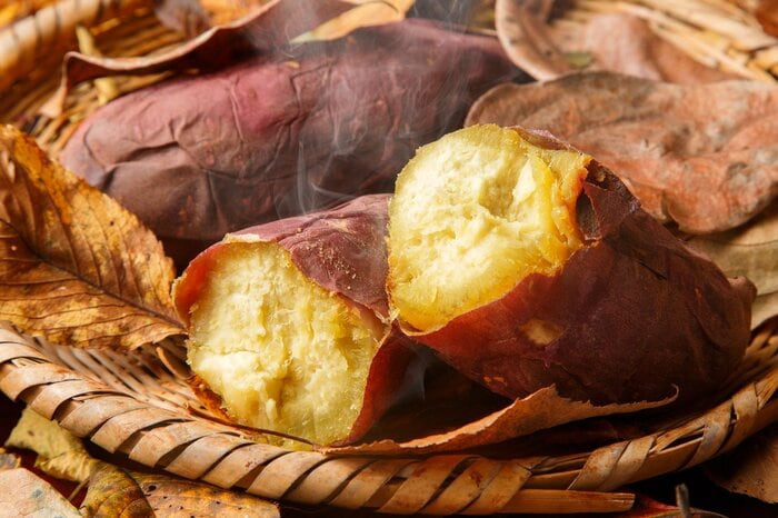 秋と言えば焼き芋の季節(イメージ)