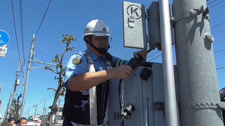 関東大震災から100年　停電信号に車から給電する訓練実施　警視庁｜FNNプライムオンライン