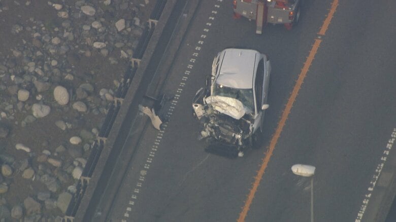 1歳女児など5人搬送の事故で死者2人に…トラックと乗用車が正面衝突か？乗用車運転とみられる男性と同乗女性死亡｜FNNプライムオンライン