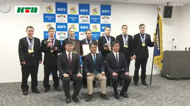島原高校剣道部が全国優勝を市長へ報告「インターハイ優勝に向けて死に物狂いで練習に励む」｜FNNプライムオンライン