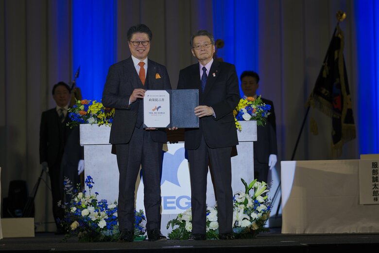 令和6年度日本YEG政策提言書を日商・小林会頭に手交