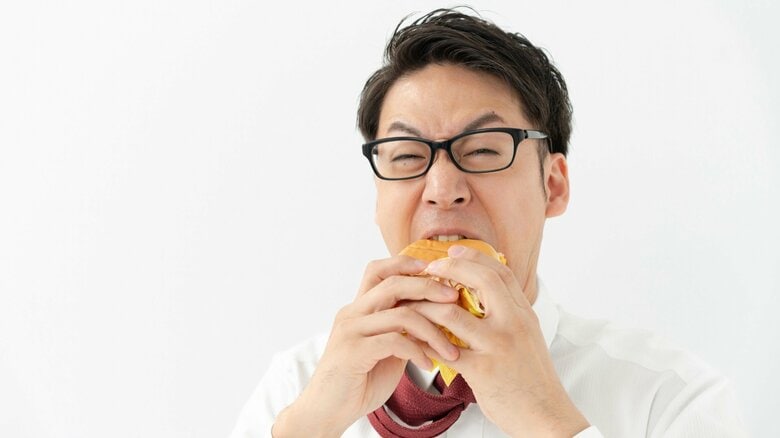強い空腹感とともに「手が震える」「冷や汗が出る」は「低血糖」のサイン？繰り返す場合は病気が隠れていることも｜FNNプライムオンライン