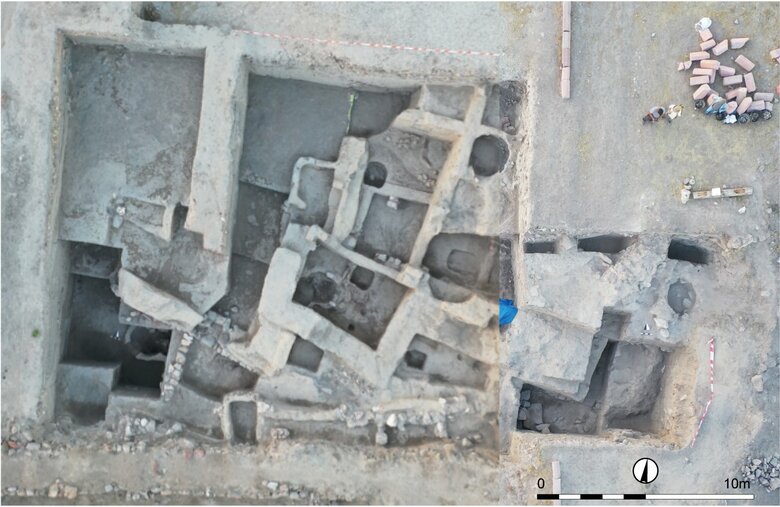 都市出現期の巨大円形建造物か?
