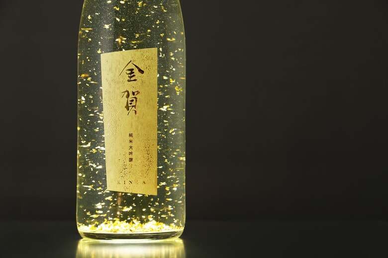 新年を“金箔入りの日本酒”で祝う。祝い酒「金賀 -KINGA-」が生まれた理由