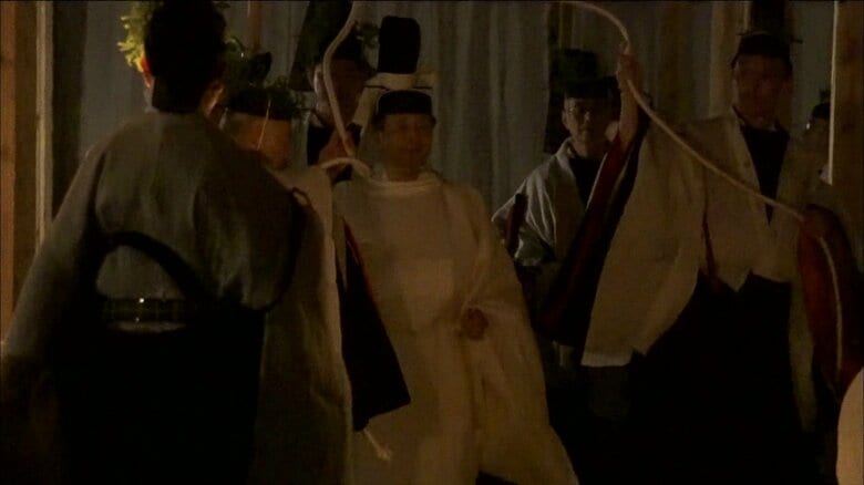 令和元 (2019) 年11月 大嘗祭の中心儀式「大嘗宮の儀」に臨まれる陛下