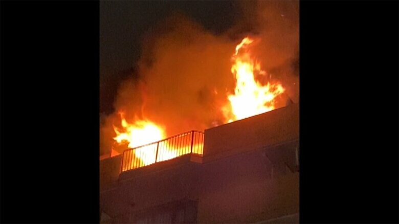 マンション火災 出火した部屋全焼 2人死亡 神奈川・横浜市