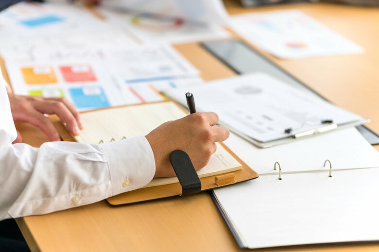 文字の読み書きに苦労することも（画像はイメージ）