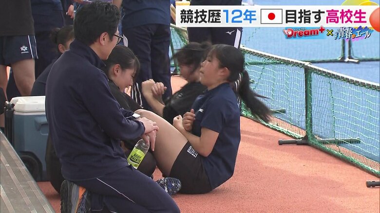 腹筋をする平井愛乃選手