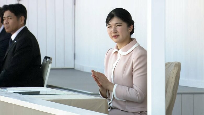 初の地方公務で佐賀スタジアムで競技観戦する愛子さま（10月11日）