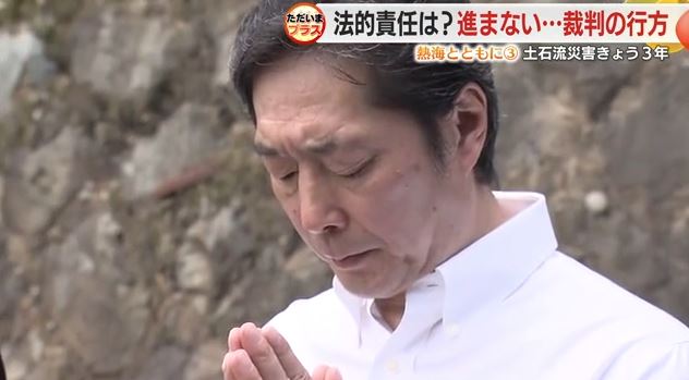 母の冥福を祈る瀬下さん（2024年7月3日）
