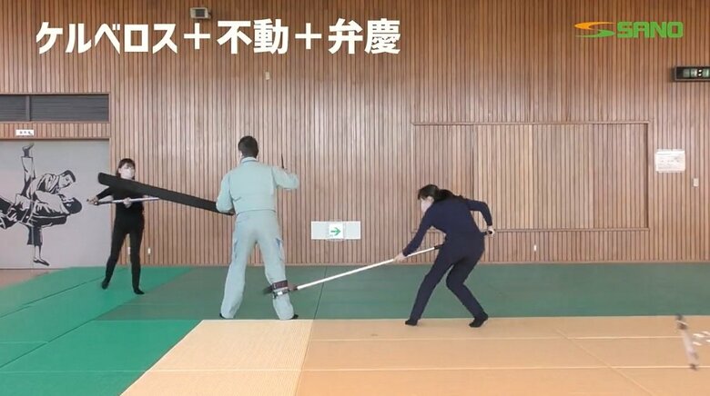 「不動」が右足を拘束する