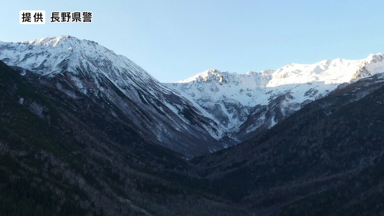 現場上部の稜線付近　提供：長野県警