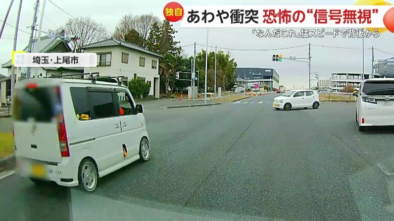 目撃者の左手から追い越してきた白い車（視聴者撮影）