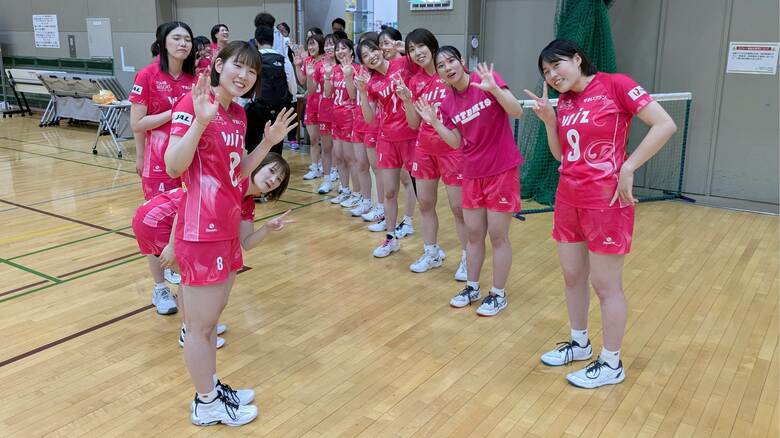 ファンを見送る選手たち