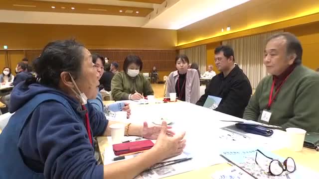 富山大学と東京科学大学の学生たちが住民と対話を重ねて作り上げた冊子「伏木のまち未来ブック」