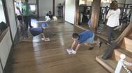 松本城や彦根城など…全国に5つある国宝の城で一斉床磨き 犬山城では小中学生と保護者が約20分間丁寧に乾拭き