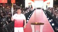 聖火は開会式へ…アジア大会の聖火リレーがフィナーレ迎える 8月から約1000人のランナーがつなぎ最後は元横綱・白鵬さん