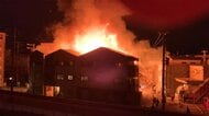 未明に住宅8棟焼ける火事 焼け跡から1人の遺体 大阪