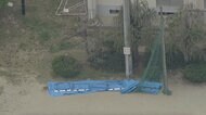 校庭の支柱が頭を直撃 男児2人が死傷…小学校で「防球ネット」の木製支柱が折れる