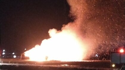 富山県小矢部市で未明に住宅火災、94歳男性と連絡取れず　住宅と納屋が全焼