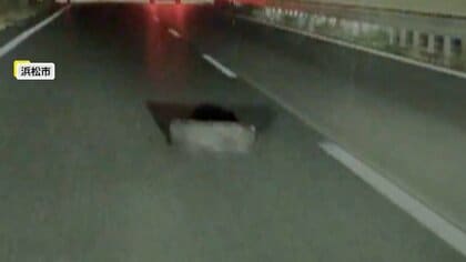 「今思うとゾッとしますね」走行中目の前に“黒い物体”正体は落下した“タイヤ片”　瞬時にハンドル切り衝突回避　静岡・浜松市