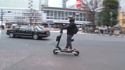 公道もスイスイ「電動キックスケーター」通勤…3密避けて次世代の移動手段に シェアサービスも登場