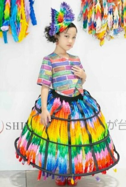 “千羽鶴”のドレスで平和を願う　慰霊の日にキッズファッションショー開催　テーマは「命と向き合う」【沖縄発】