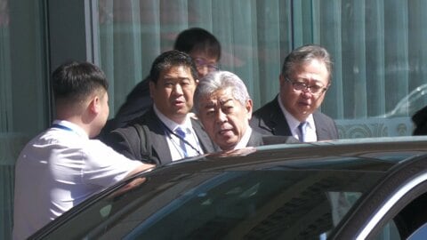 「日本国際貿易促進協会」訪中団が北京に到着　会長の岩屋前外務大臣「対話通じ改善探る一助に」