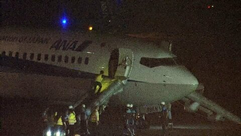 全日空機でエンジントラブル　那覇空港に引き返し緊急着陸　乗客ら150人機体から脱出「右のエンジンがガタガタと」