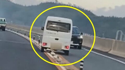 「本当に正面衝突すると思った」高速道路で反対車線に、そこに対向車が…居眠り運転か？ドラレコに“すれ違う瞬間”　
