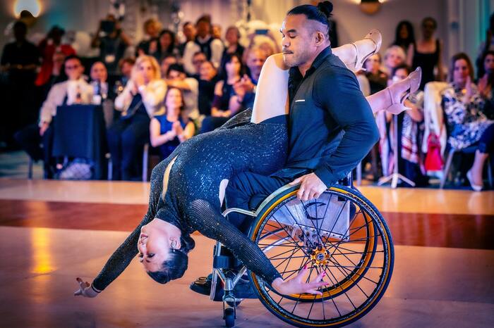 ダンスの力でインクルージョンを伝える Dancers: Marisa Hamamoto, Adelfo Cerame Jr. Photo by Shesha Marvin.