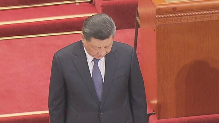 黙とうする習近平国家主席