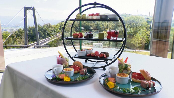 春の彩り 苺と抹茶のアフタヌーンティ　4,950円　※画像は2人分　要予約