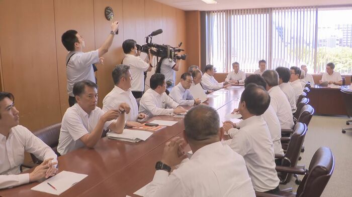 自民党県議団議員総会(県議会棟･7月27日)