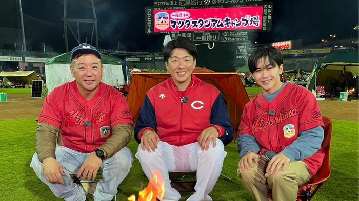 左からバイきんぐ西村瑞樹、大瀬良大地投手、俳優・鈴木福