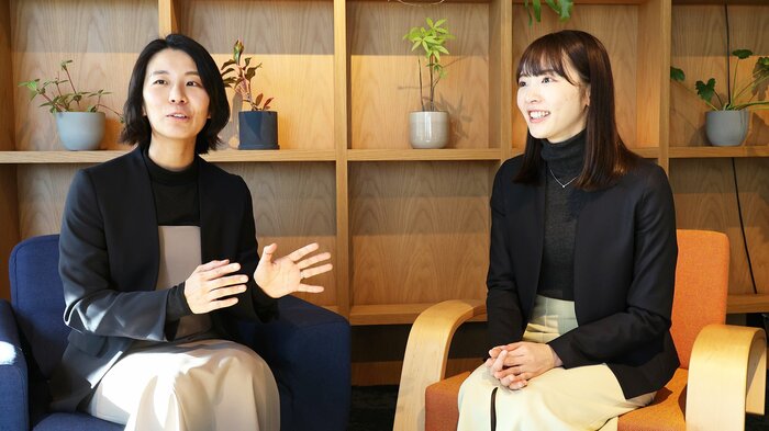 OMA MESI 開発担当 藤井麻季さん(左)と田口夏菜さん(右)