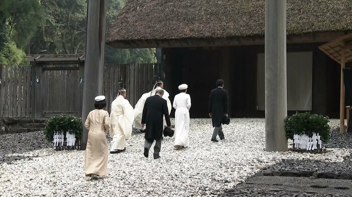 内宮を参拝される秋篠宮ご夫妻