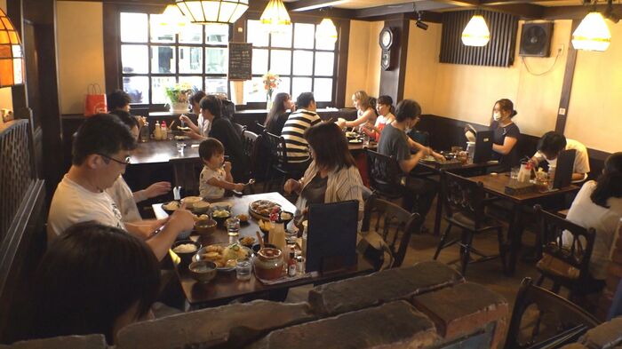 にぎわう店内