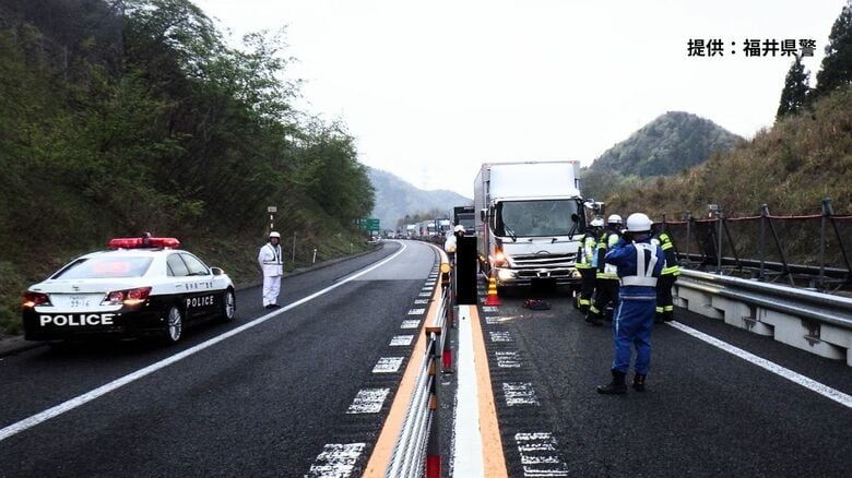 「急に飛び出してきた」高速道路を歩いていた39歳男性が中型トラックにはねられ死亡　路肩には無人の車が停車　高浜町の舞鶴若狭道　福井｜FNNプライムオンライン