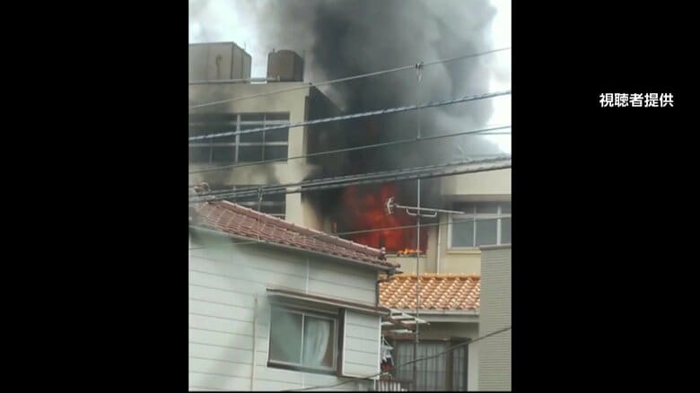 火元の音楽準備室には廊下からは出入りできず　東京・北区の小学校火災　“燃えた衣類”は油の成分検出されず｜FNNプライムオンライン