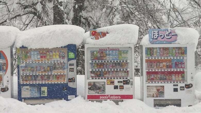 「新たな視点で風景の魅力を」自販機の写真集が完成「田園風景にポツンと」「お地蔵さんが雪に埋もれているよう」3年半かけ1044カ所で撮影｜FNNプライムオンライン