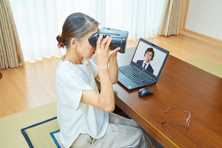 家にいながら度付き眼鏡を作れる!メガネスーパーの「リモート視力検査」はコロナ禍にぴったり