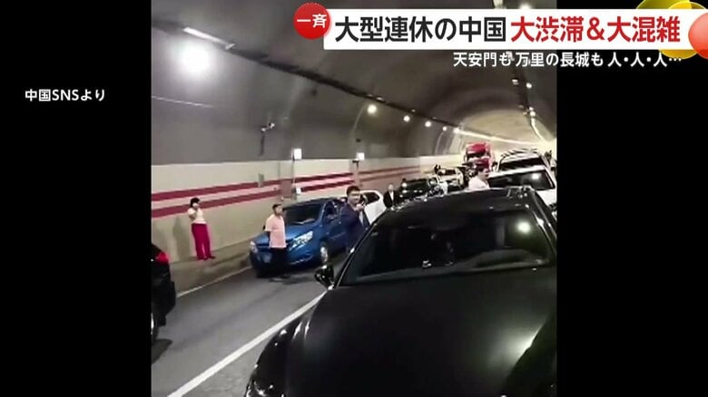 見物するドライバーたち