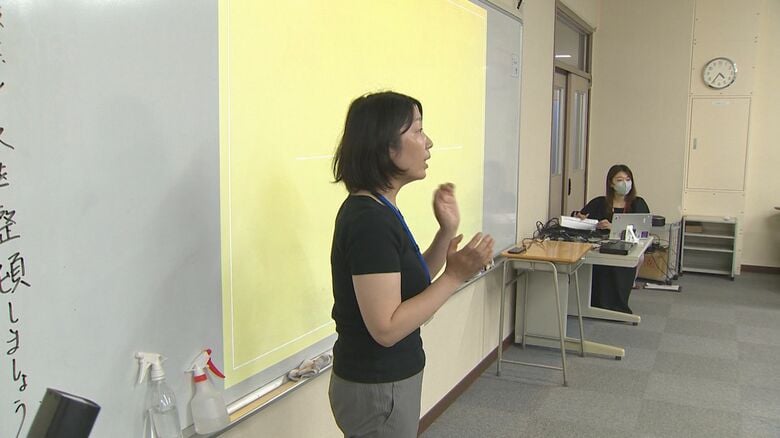 ダンス部顧問　清水知子 先生